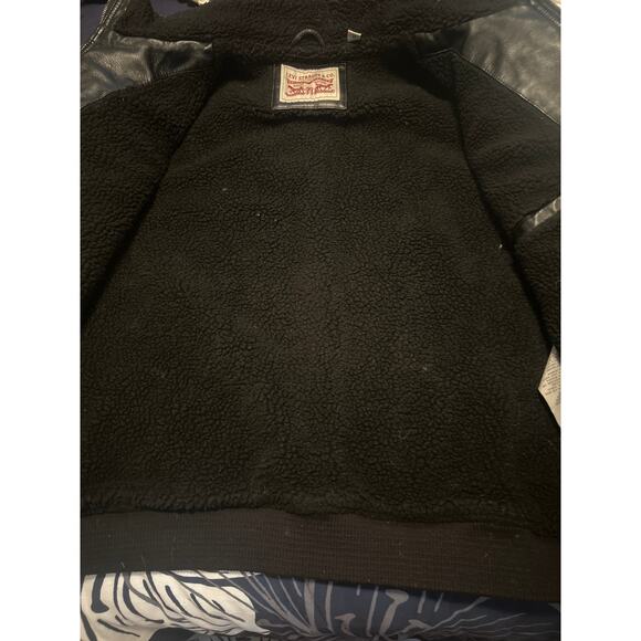 EUC Levi's Black Polyurethane Jacket Leather Look Pockets Sherpa Lining SIze XL - Picture 6 of 9